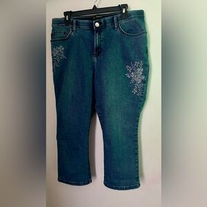 Lee Embroidery Capri Jeans
